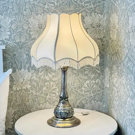 Vintage Hotel *